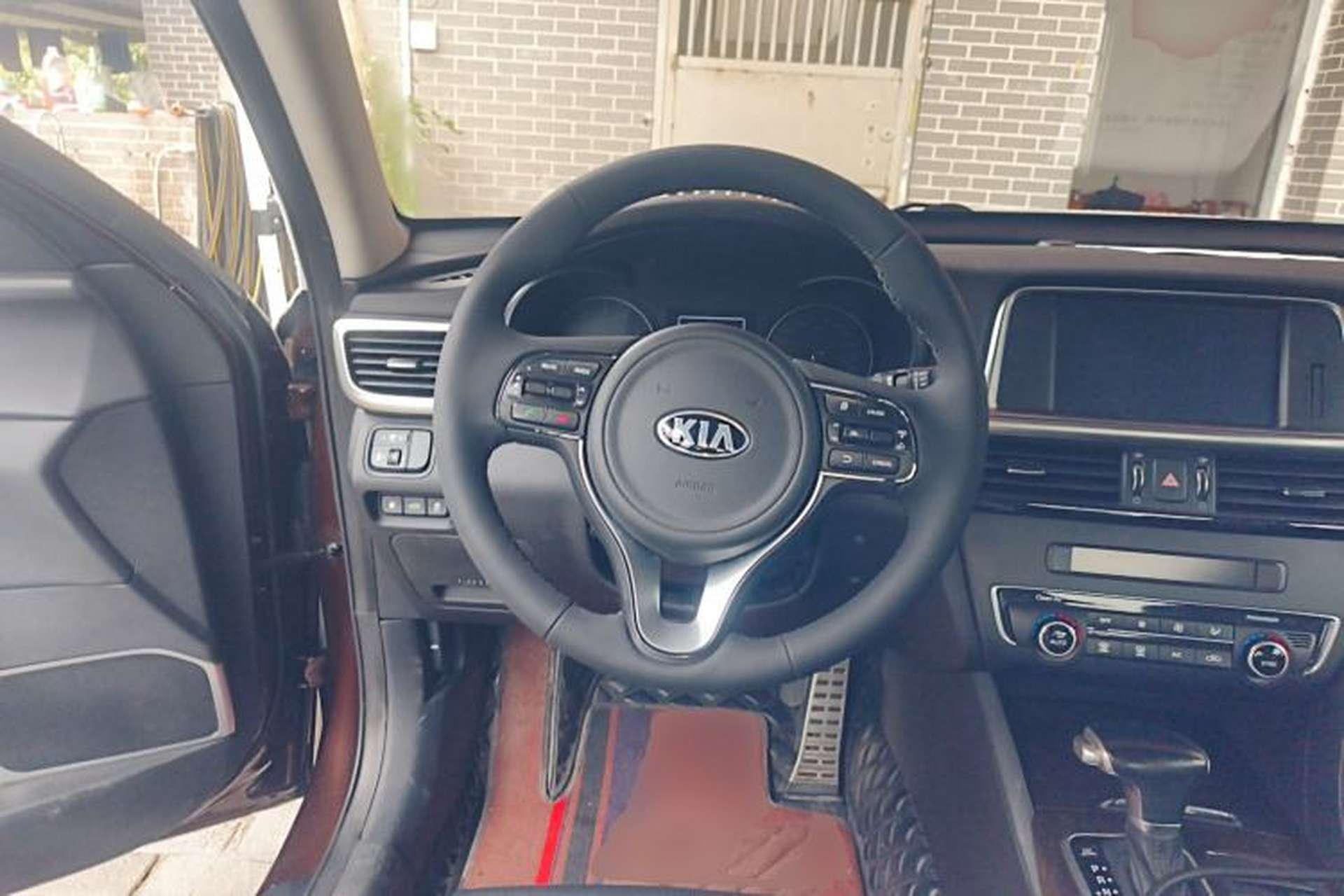 Used Kia K5 2017 2.0L Automatic 15th Anniversary Special Edition LUX Steering Wheel