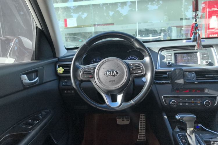 Used Kia K5 2017 2.0L Automatic 15th Anniversary Special Edition LUX Steering Wheel