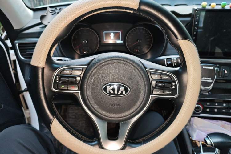 Used Kia K5 2017 2.0L Automatic 15th Anniversary Special Edition LUX Steering Wheel