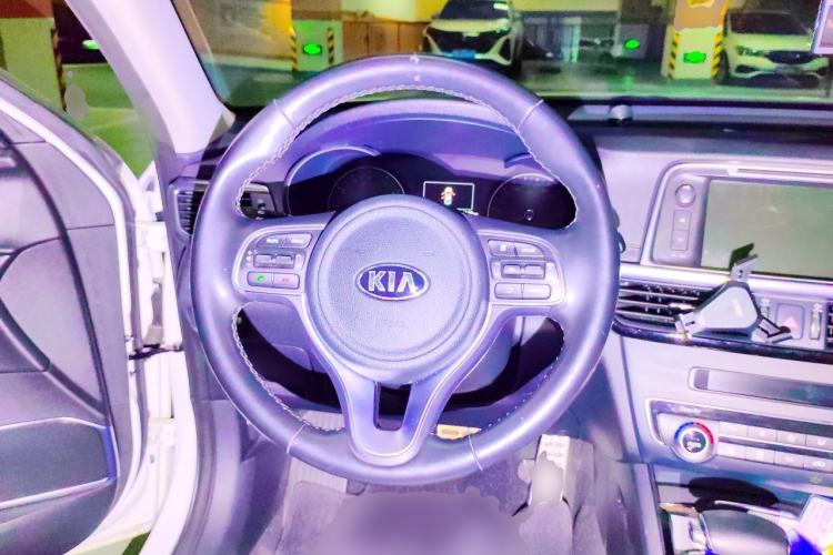 Used Kia K5 2017 2.0L Automatic 15th Anniversary Special Edition LUX Steering Wheel