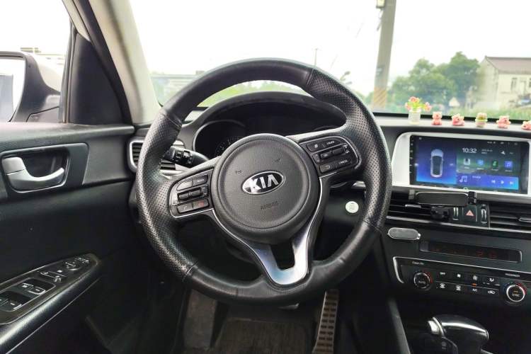 Used Kia K5 2017 2.0L Automatic 15th Anniversary Special Edition LUX Steering Wheel