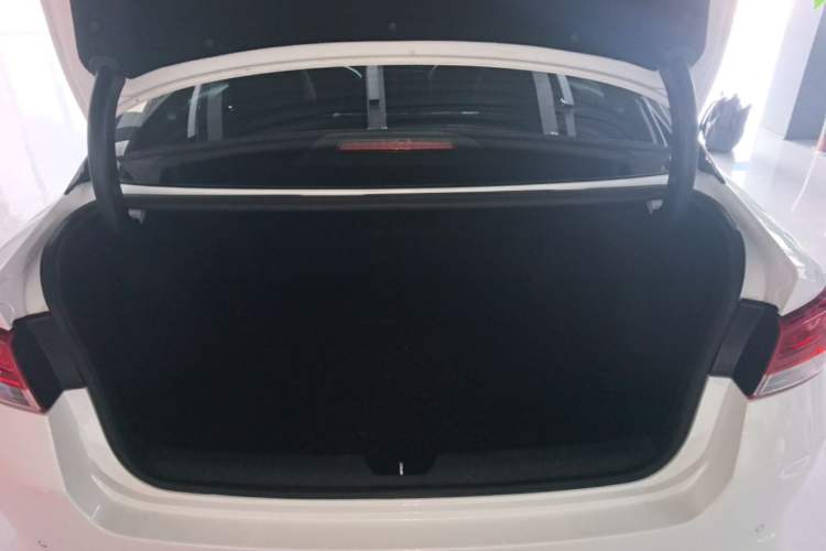 Used Kia K5 2017 2.0L Automatic 15th Anniversary Special Edition LUX Trunk