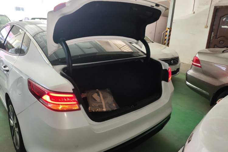 Used Kia K5 2017 2.0L Automatic 15th Anniversary Special Edition LUX Trunk