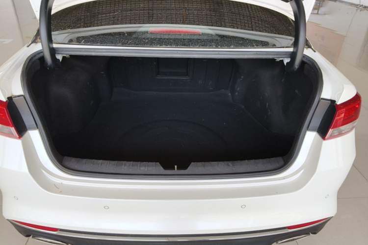 Used Kia K5 2017 2.0L Automatic 15th Anniversary Special Edition LUX Trunk