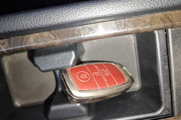 Used Kia K5 2017 2.0L Automatic 15th Anniversary Special Edition LUX Vehicle Key