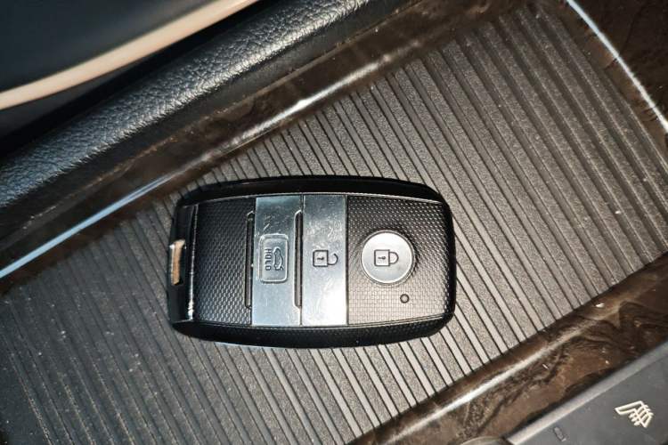 Used Kia K5 2017 2.0L Automatic 15th Anniversary Special Edition LUX Vehicle Key