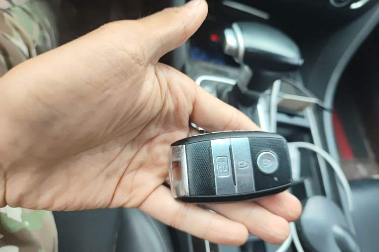 Used Kia K5 2017 2.0L Automatic 15th Anniversary Special Edition LUX Vehicle Key