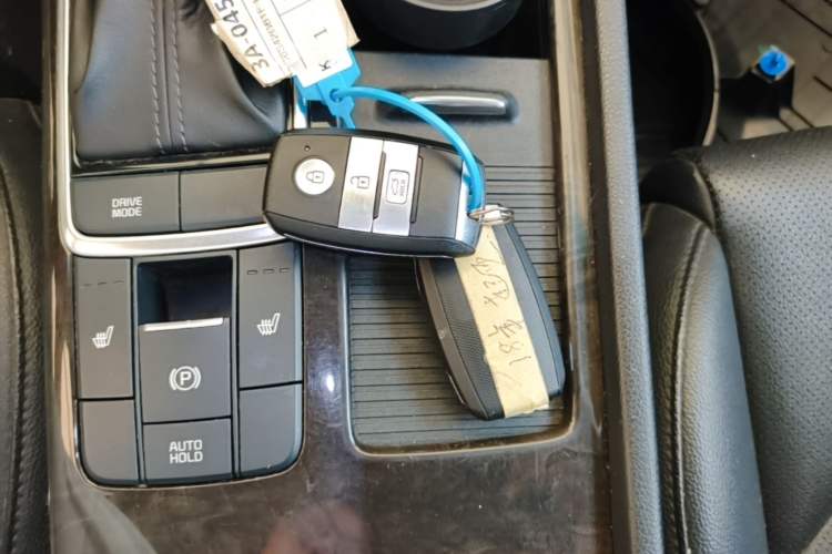 Used Kia K5 2017 2.0L Automatic 15th Anniversary Special Edition LUX Vehicle Key