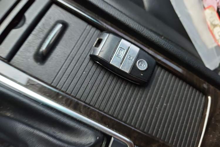 Used Kia K5 2017 2.0L Automatic 15th Anniversary Special Edition LUX Vehicle Key