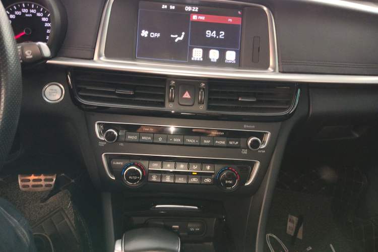 Used Kia K5 2019 Pro 1.6T Automatic Luxury Edition China V Standard Audio And AC Panel