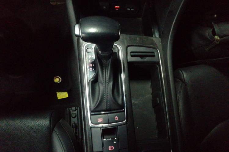 Used Kia K5 2019 Pro 1.6T Automatic Luxury Edition China V Standard Gear Lever