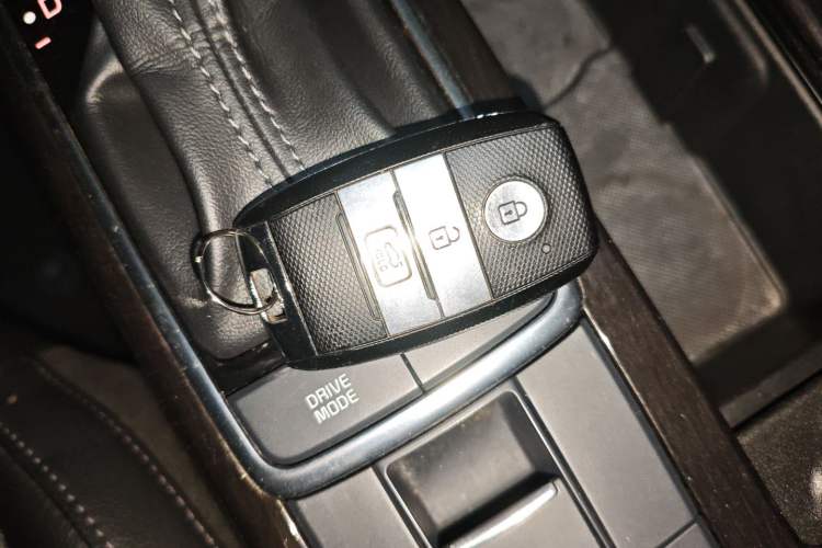Used Kia K5 2019 Pro 1.6T Automatic Luxury Edition China V Standard Interior 1