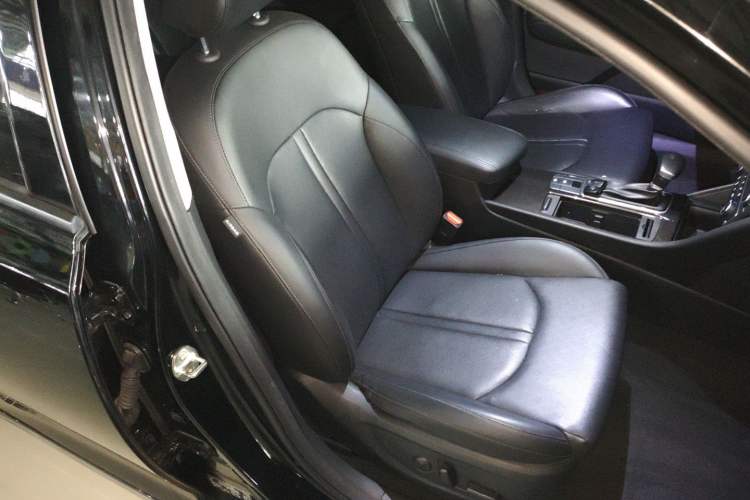 Used Kia K5 2019 Pro 1.6T Automatic Luxury Edition China V Standard Right Front Seat