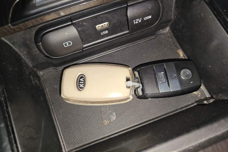 Used Kia K5 2019 Pro 1.6T Automatic Luxury Edition China VI Standard Vehicle Key