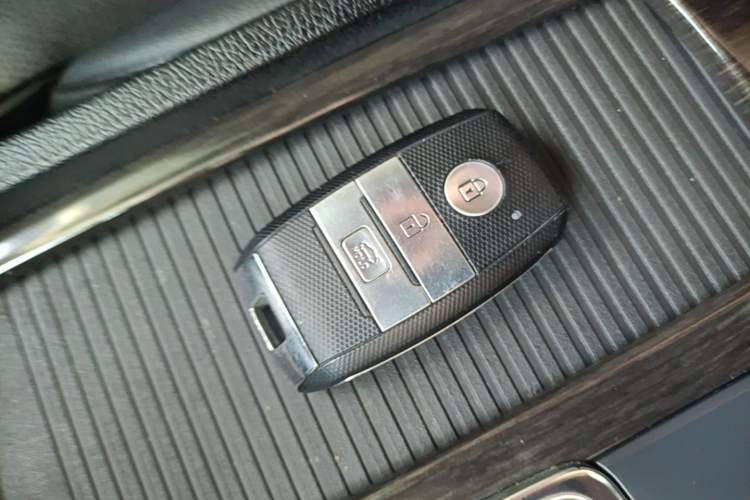 Used Kia K5 2019 Pro 1.6T Automatic Luxury Edition China V Standard Vehicle Key