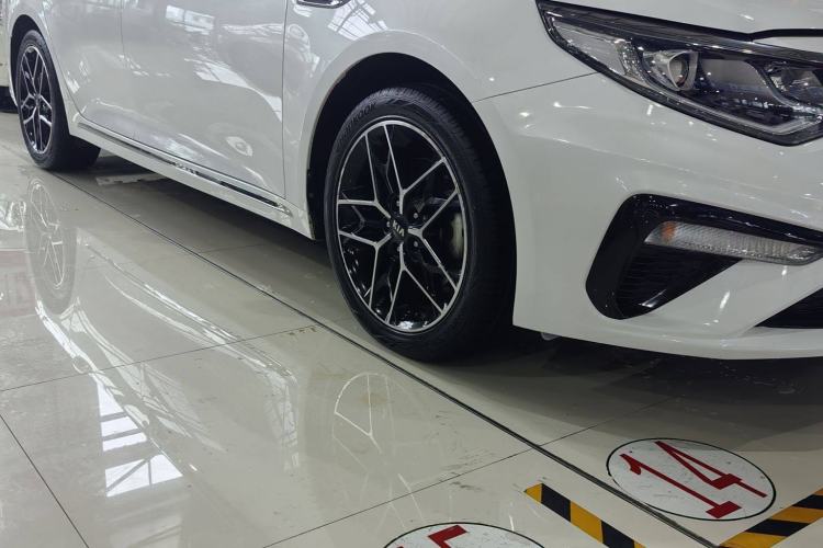 Used Kia K5 2019 Pro 2.0L Automatic Luxury Version China VI Standard Exterior 6