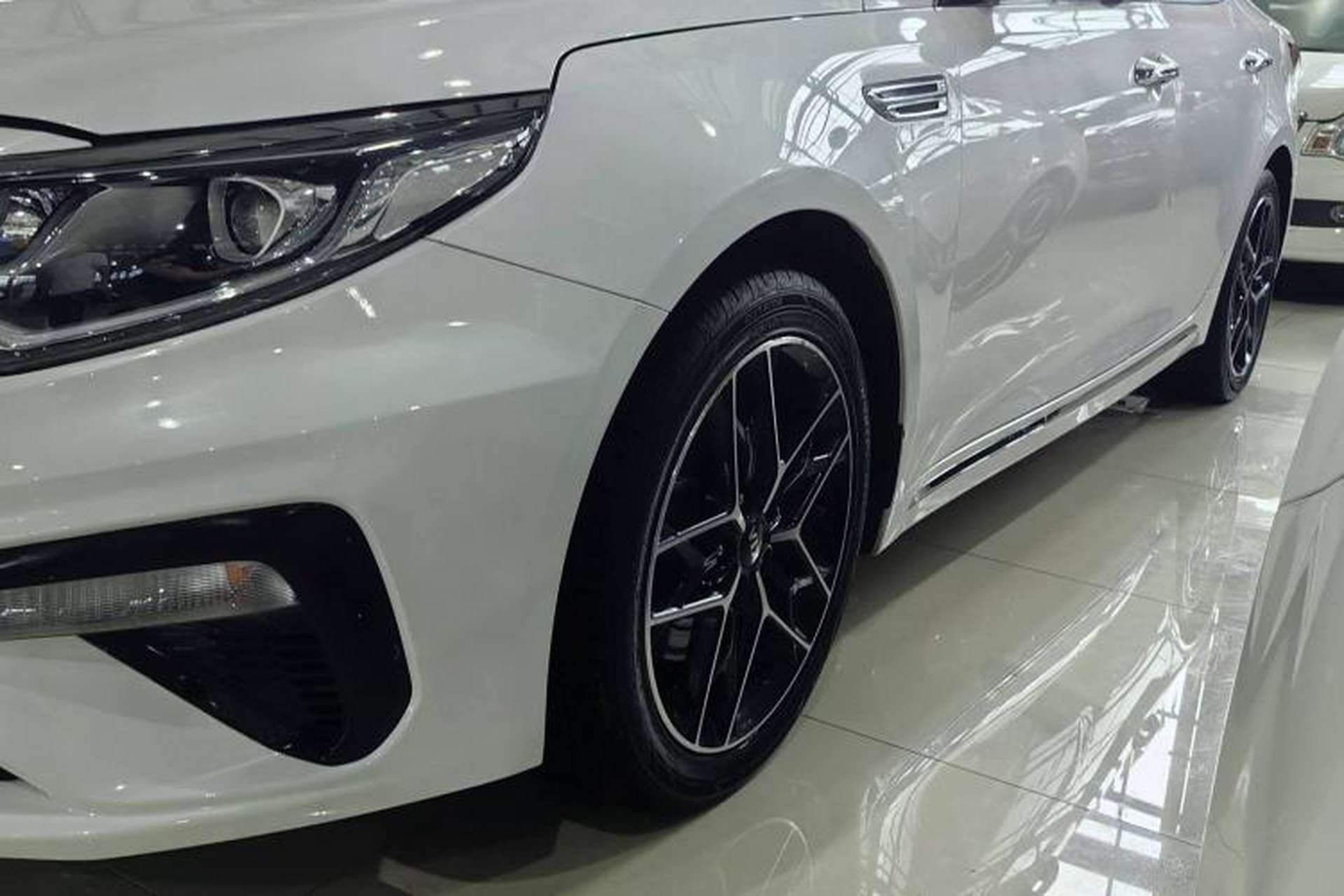 Used Kia K5 2019 Pro 2.0L Automatic Luxury Version China VI Standard Front Left 45 Deg