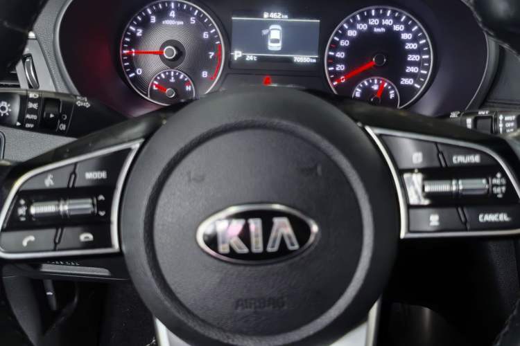 Used Kia K5 2019 Pro 2.0L Automatic Luxury Version China VI Standard Interior 1