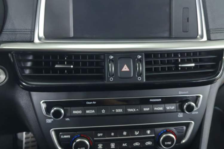 Used Kia K5 2019 Pro 2.0L Automatic Luxury Version China VI Standard Interior 2