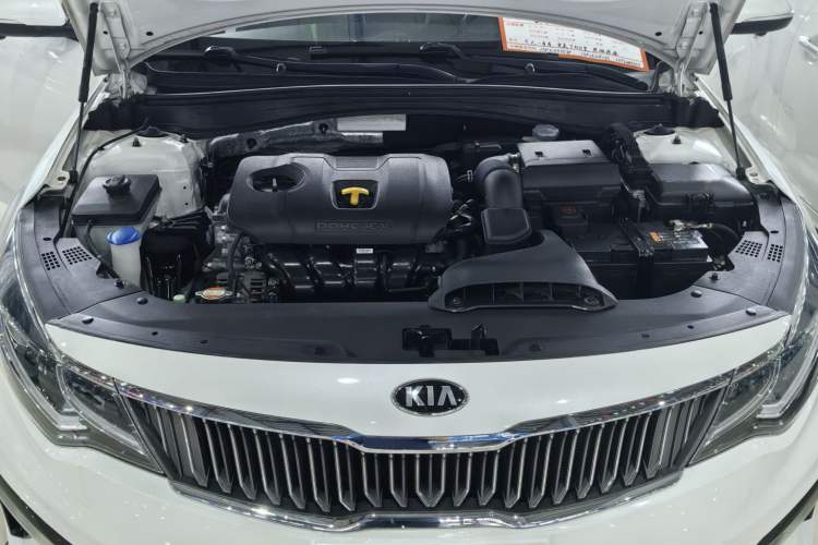 Used Kia K5 2019 Pro 2.0L Automatic Luxury Version China VI Standard Interior 5