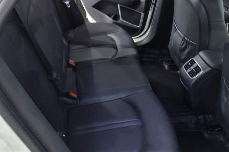Used Kia K5 2019 Pro 2.0L Automatic Luxury Version China VI Standard Interior 6
