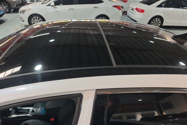 Used Kia K5 2019 Pro 2.0L Automatic Luxury Version China VI Standard Roof