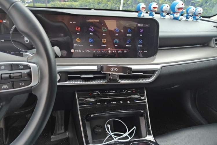 Used Kia K5 2020 270T CVVD Luxury Tech Edition Audio And AC Panel