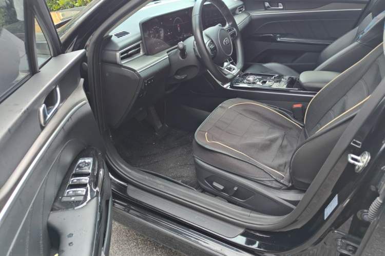 Used Kia K5 2020 270T CVVD Luxury Tech Edition Driver Seat