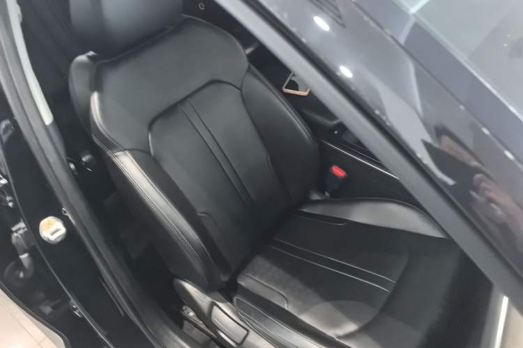 Used Kia K5 2020 270T CVVD Luxury Tech Edition Right Front Seat