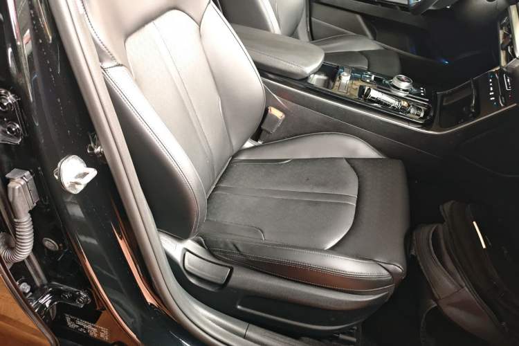 Used Kia K5 2020 270T CVVD Luxury Tech Edition Right Front Seat