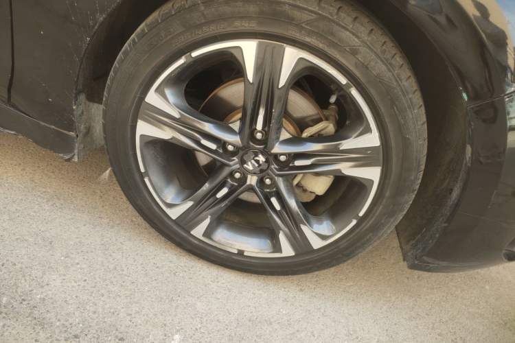 Used Kia K5 2020 270T CVVD Luxury Tech Edition Right Front Wheel Hub