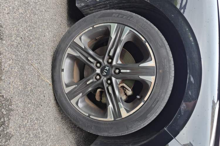 Used Kia K5 2020 270T CVVD Luxury Tech Edition Right Front Wheel Hub