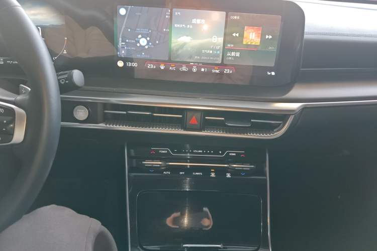 Used Kia K5 2020 270T CVVD Luxury Tech Edition Audio And AC Panel