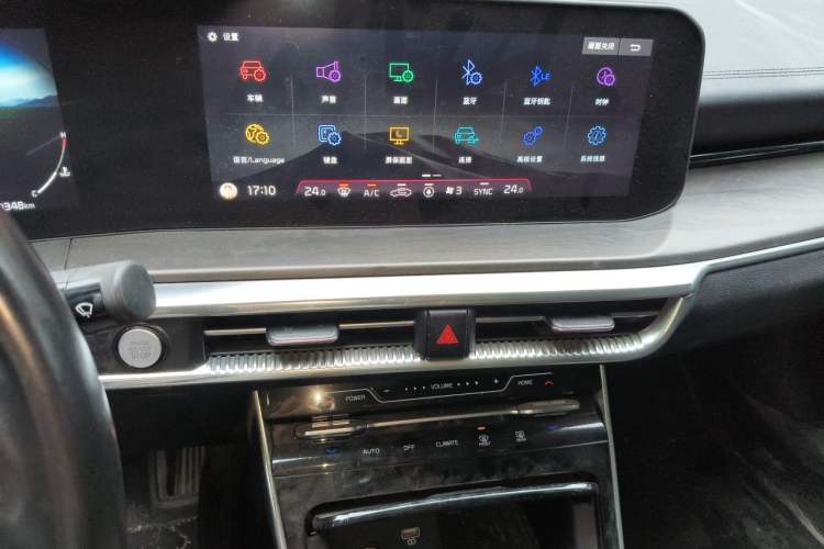 Used Kia K5 2020 270T CVVD Luxury Tech Edition Audio And AC Panel