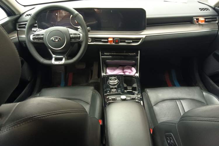 Used Kia K5 2020 380T GT-Line Prestige Tech Edition Center Console