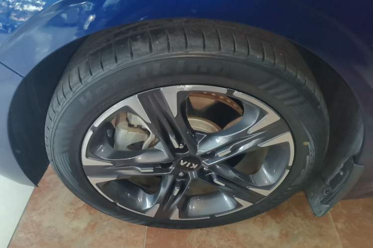 Used Kia K5 2020 380T GT-Line Prestige Tech Edition Left Front Wheel Hub