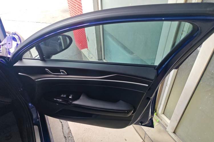 Used Kia K5 2020 270T CVVD Luxury Tech Edition Right Front Door Interior