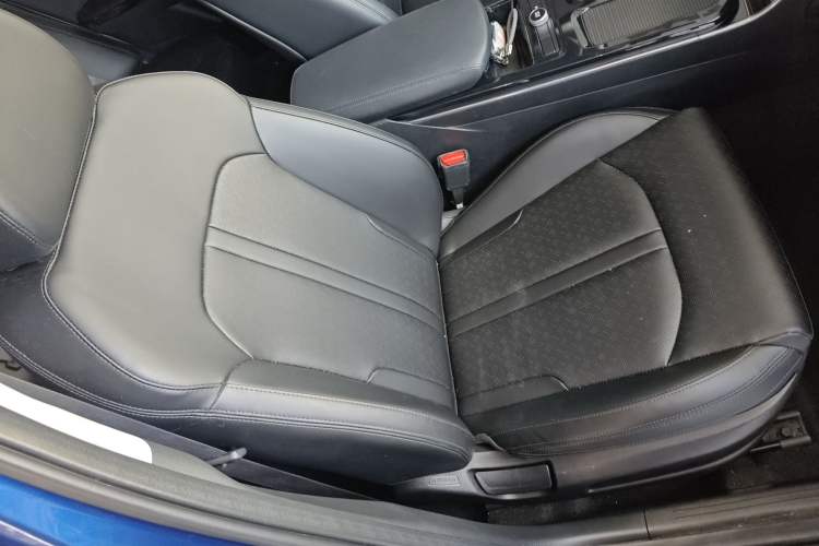 Used Kia K5 2020 270T CVVD Luxury Tech Edition Right Front Seat