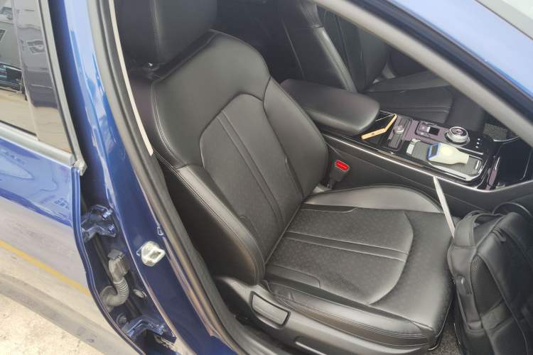Used Kia K5 2020 270T CVVD Luxury Tech Edition Right Front Seat