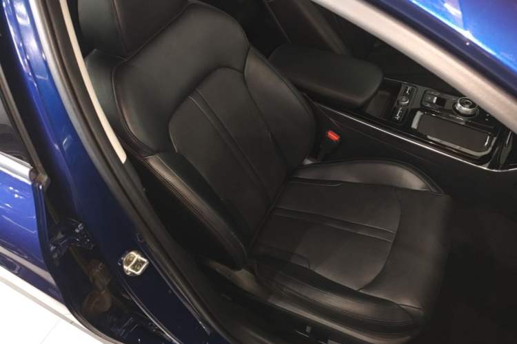 Used Kia K5 2020 270T CVVD Luxury Edition Right Front Seat