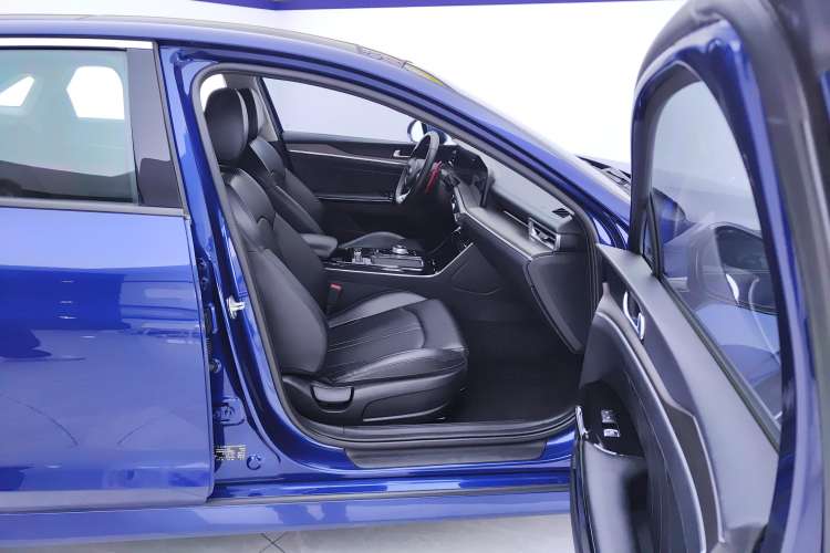 Used Kia K5 2020 270T CVVD Luxury Tech Edition Right Front Seat