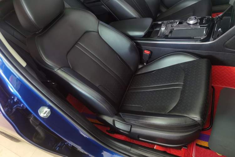 Used Kia K5 2020 270T CVVD Luxury Edition Right Front Seat