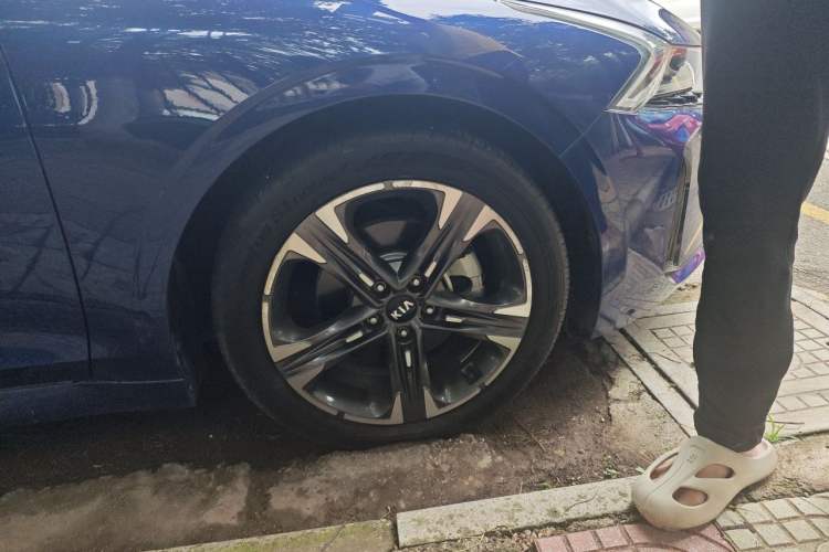 Used Kia K5 2020 270T CVVD Luxury Tech Edition Right Front Wheel Hub