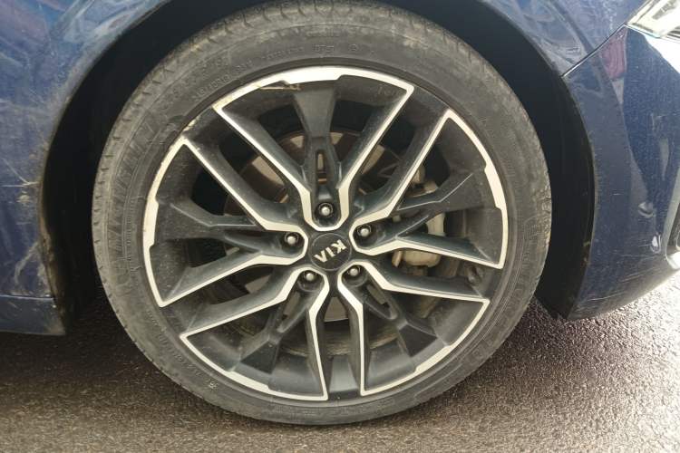 Used Kia K5 2020 380T GT-Line Prestige Tech Edition Right Front Wheel Hub