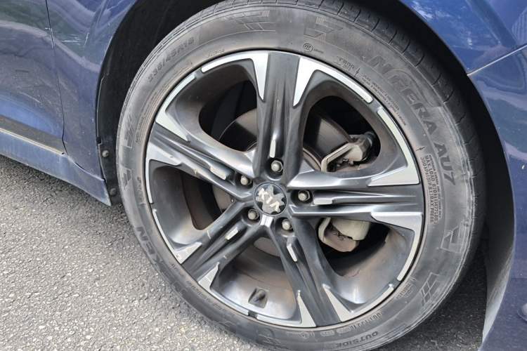Used Kia K5 2020 270T CVVD Luxury Tech Edition Right Front Wheel Hub