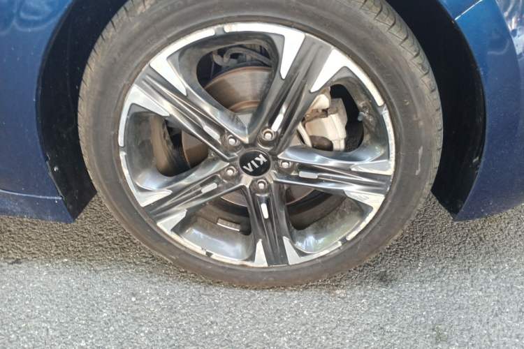 Used Kia K5 2020 270T CVVD Luxury Edition Right Front Wheel Hub