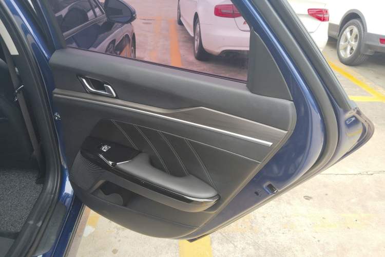 Used Kia K5 2020 270T CVVD Luxury Tech Edition Right Rear Door Interior