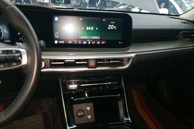 Used Kia K5 2020 270T CVVD Luxury Edition Audio And AC Panel