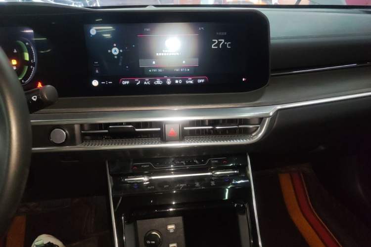 Used Kia K5 2020 270T CVVD Luxury Edition Audio And AC Panel