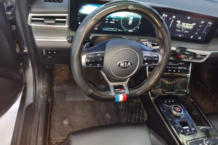 Used Kia K5 2020 270T CVVD Luxury Tech Edition Center Console
